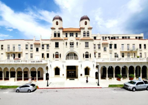 Cozy Studio in the Heart of the Palm Beach Island - FREE valet service